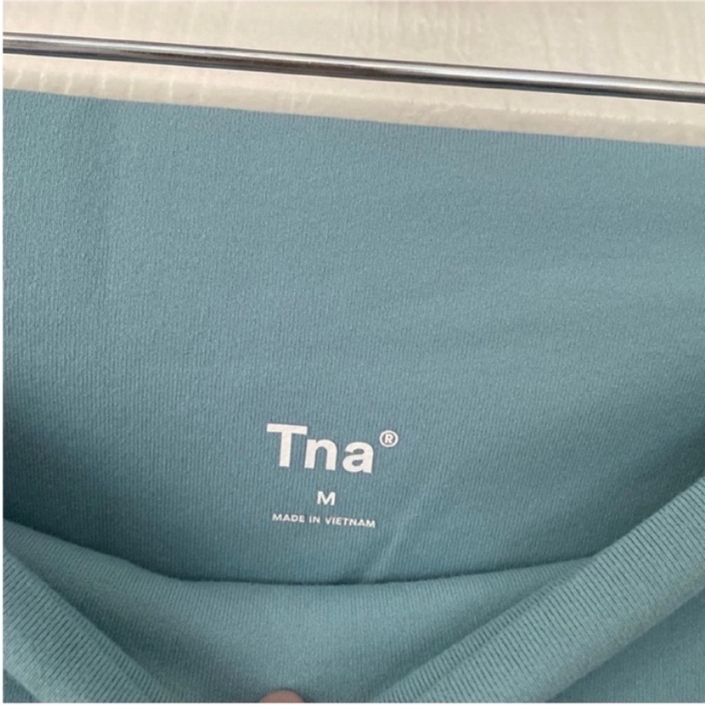 ARITZIA Tna Leggings Crop 21” inseam Blue size Medium. - Picture 4 of 10